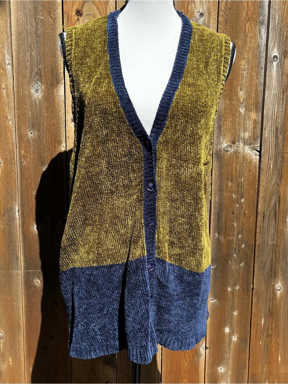 Vintage Fall Women’s Silk Two-Tone Knit Sleeveless Cardigan in Olive & Navy